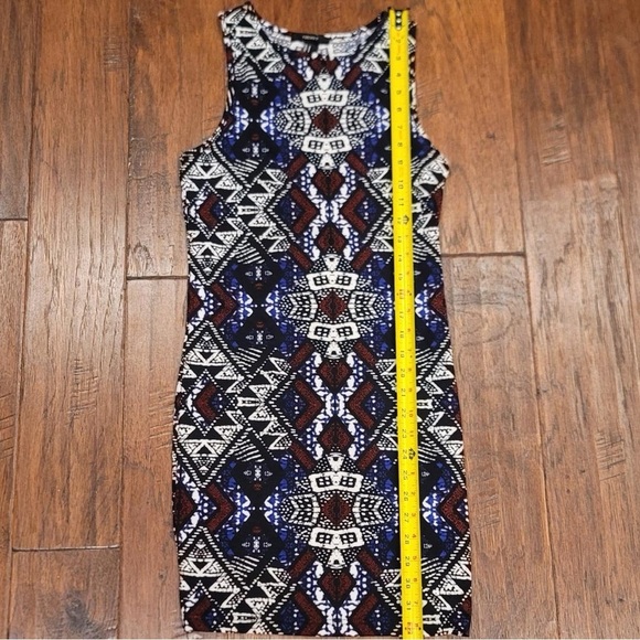 Medium Geometric Patterned Sleeveless Dress - Picture 4 of 12